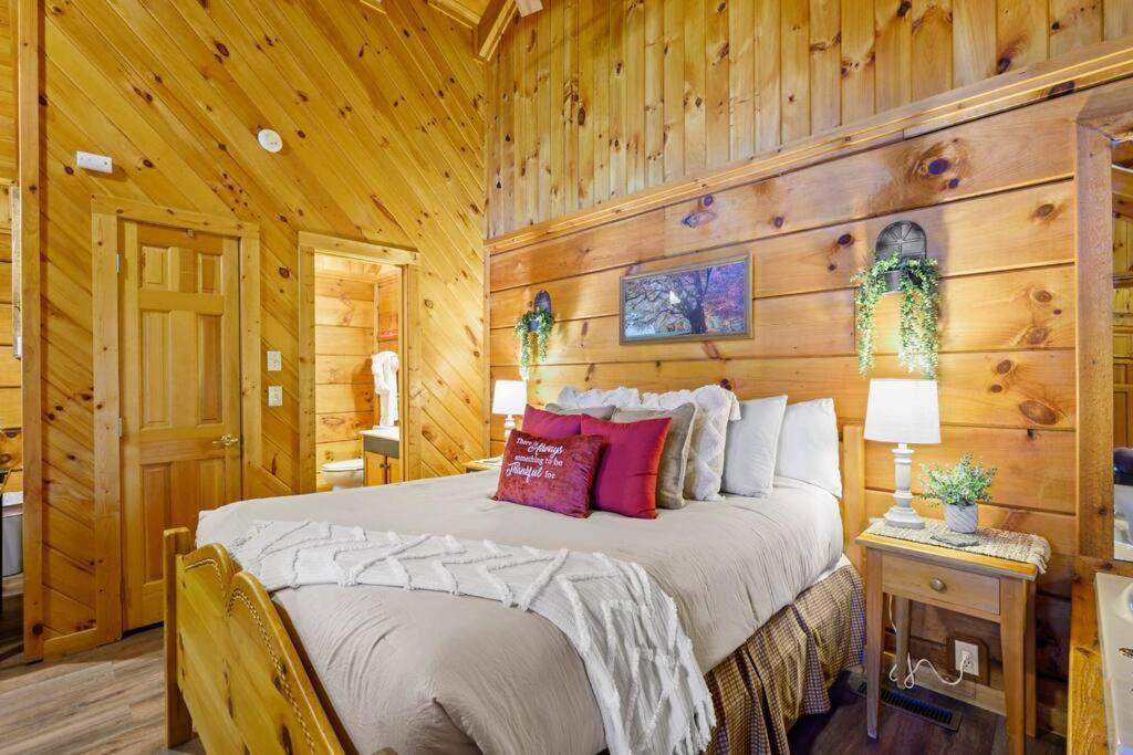 Do Not Disturb - Pigeon Forge Smoky Mountain Studio Cabin, Hot Tub, Fireplace Zewnętrze zdjęcie