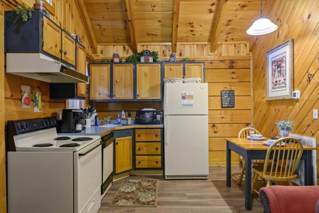 Do Not Disturb - Pigeon Forge Smoky Mountain Studio Cabin, Hot Tub, Fireplace Zewnętrze zdjęcie