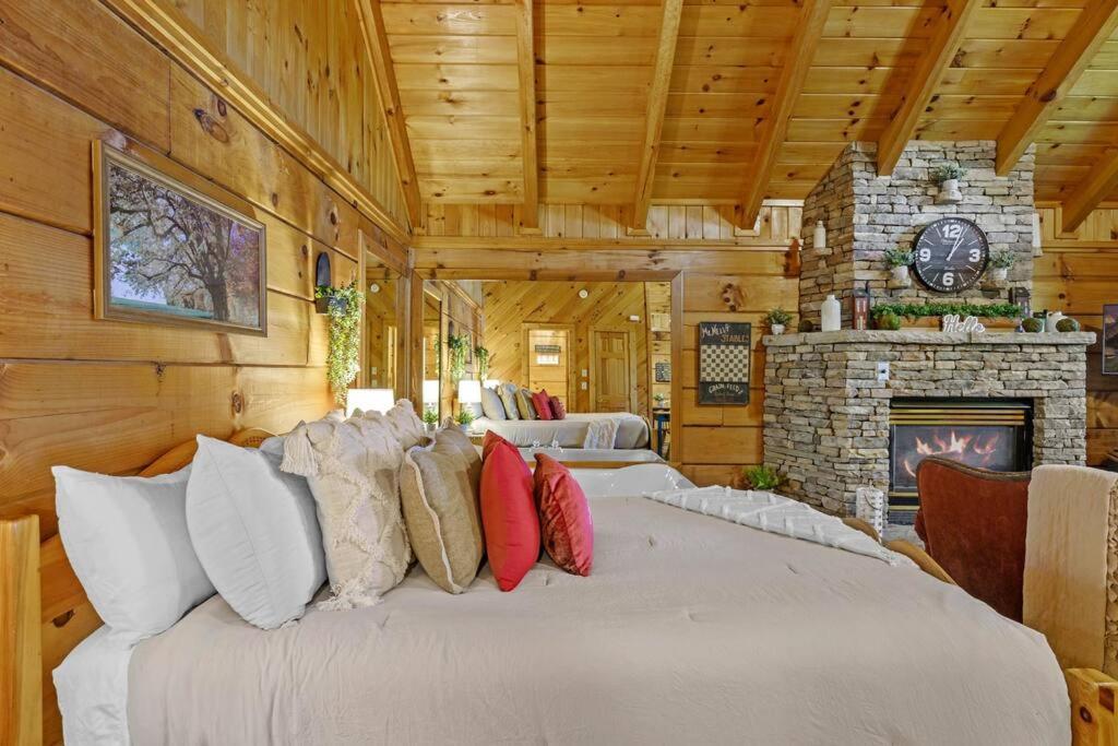 Do Not Disturb - Pigeon Forge Smoky Mountain Studio Cabin, Hot Tub, Fireplace Zewnętrze zdjęcie