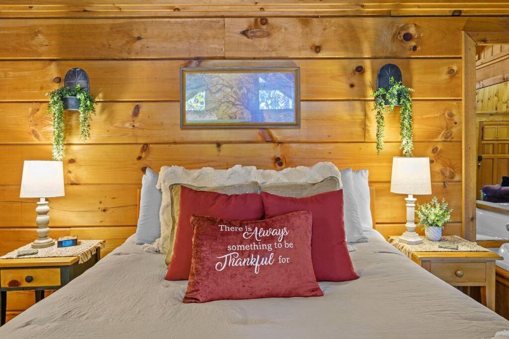 Do Not Disturb - Pigeon Forge Smoky Mountain Studio Cabin, Hot Tub, Fireplace Zewnętrze zdjęcie
