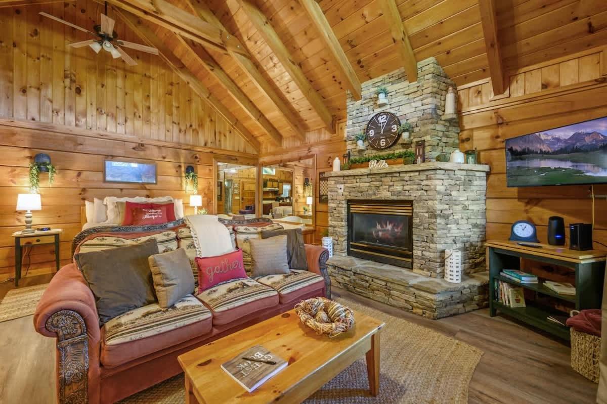 Do Not Disturb - Pigeon Forge Smoky Mountain Studio Cabin, Hot Tub, Fireplace Zewnętrze zdjęcie