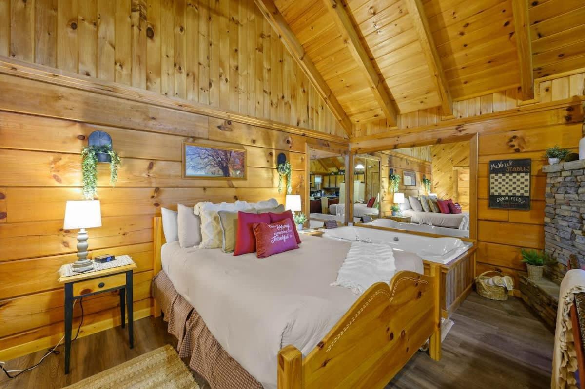 Do Not Disturb - Pigeon Forge Smoky Mountain Studio Cabin, Hot Tub, Fireplace Zewnętrze zdjęcie